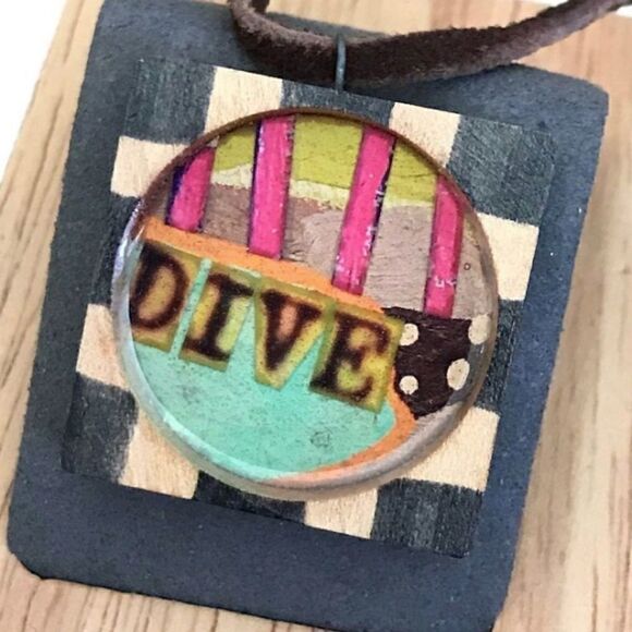 DIVE DEEP WOODEN PENDANT NECKLACE - Picture 1 of 3